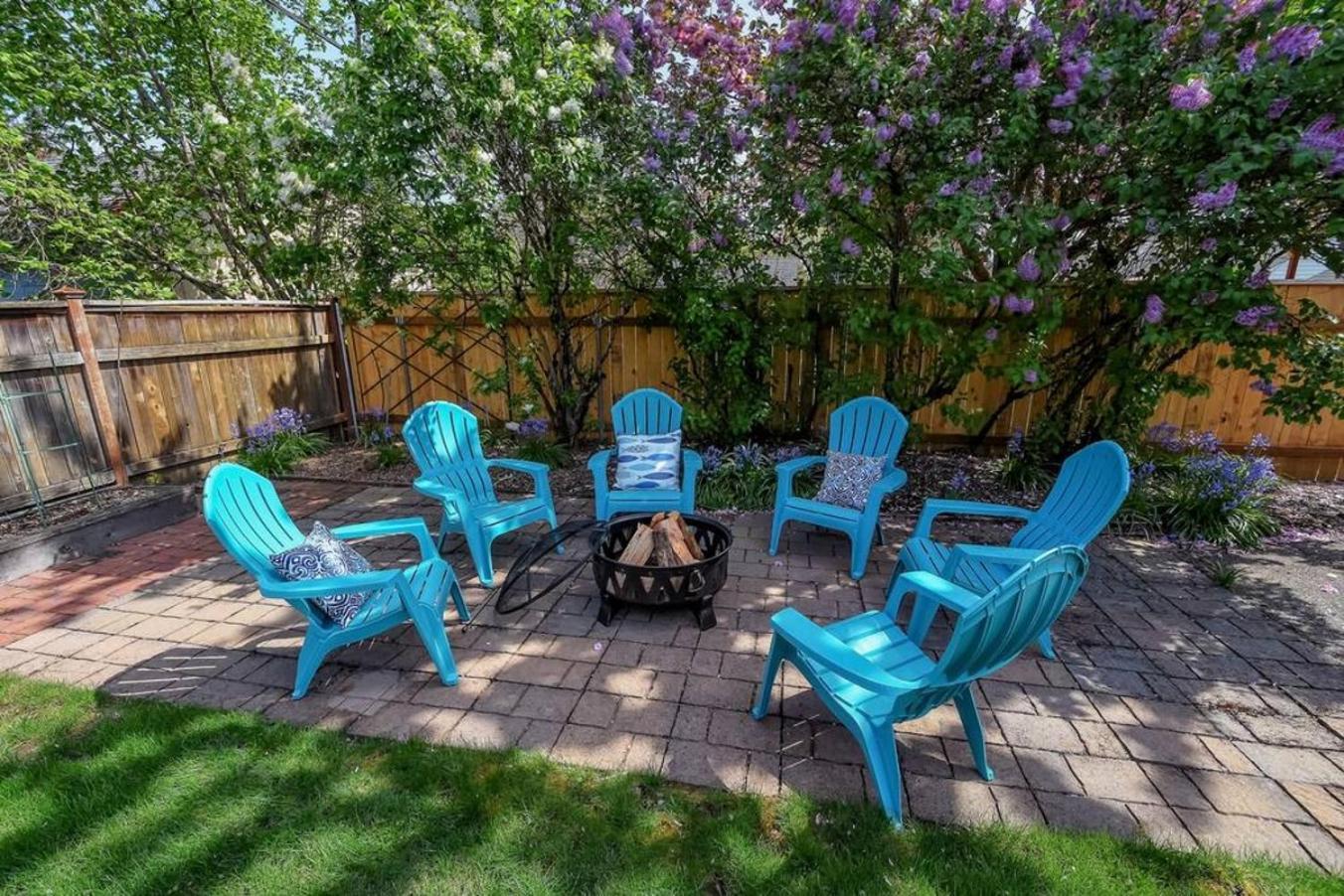 Style Meets Comfort In Beautiful Design Vancouver Exterior foto